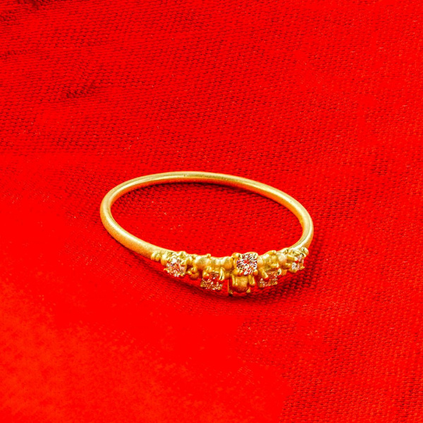 Golden Cluster Ring