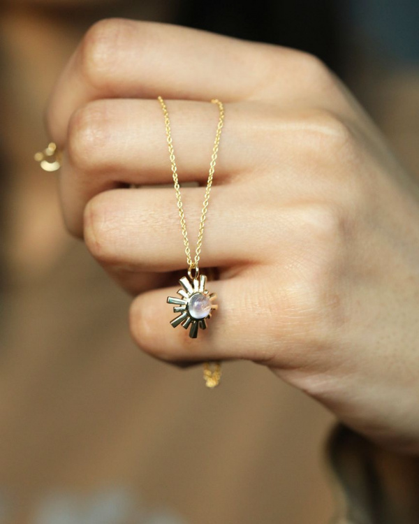 14K Gold 0.30 Ct. Genuine Rainbow Moonstone Sun Pendant Necklace Fine Jewelry